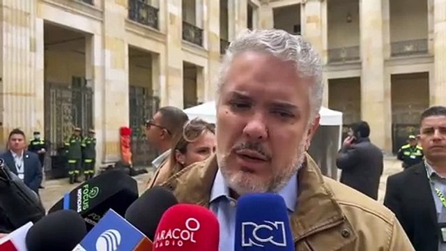 Los violentos no pueden intimidar nuestra Democracia . Duque