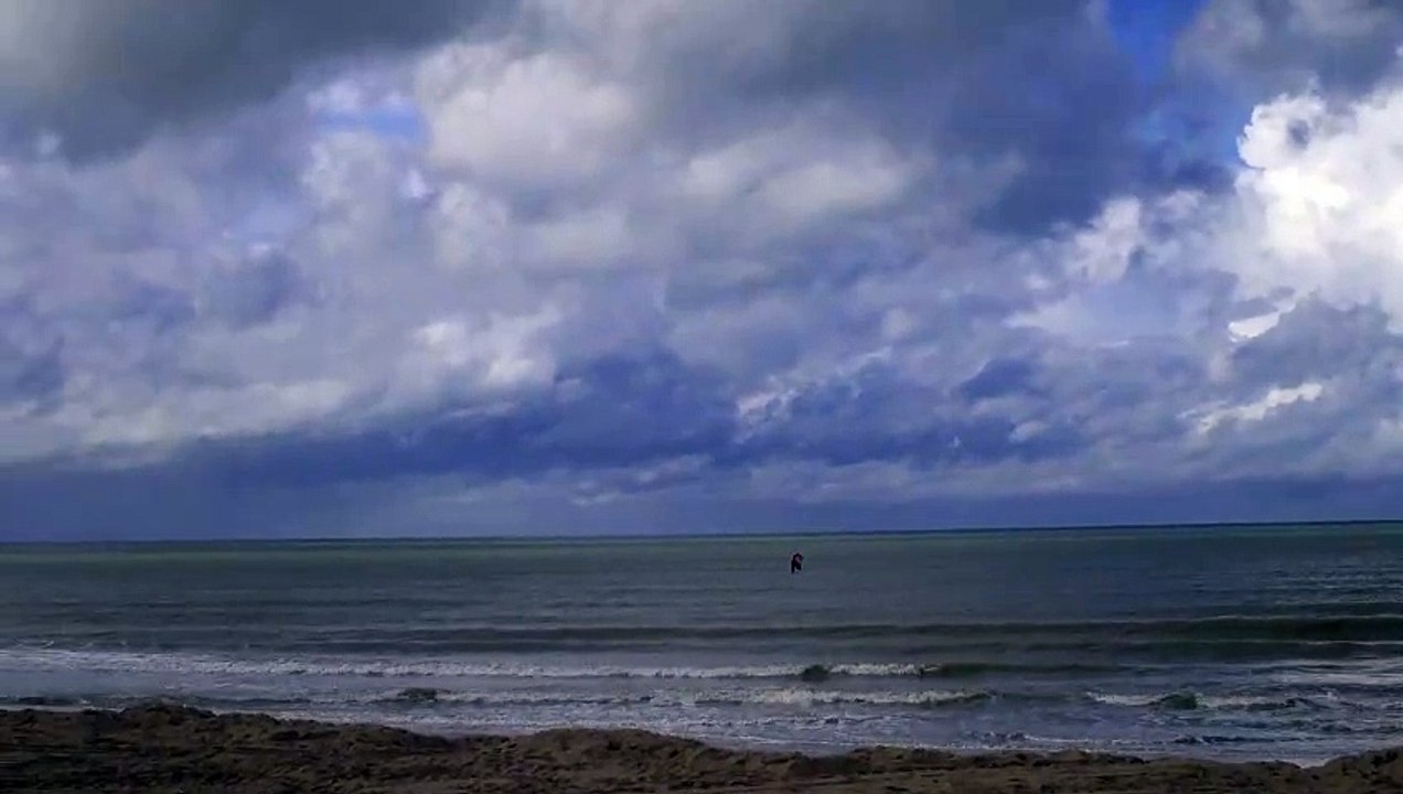 L'envol raté d'un kite-surfer
