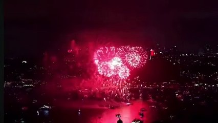 Drone, feu d'artifice et spectacle de lumière sur le Pont des Martyrs du 15 juillet, spécial 100e anniversaire de la République