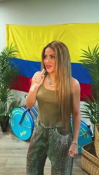 Shakira sorprende a Carlos Vives en pleno concierto