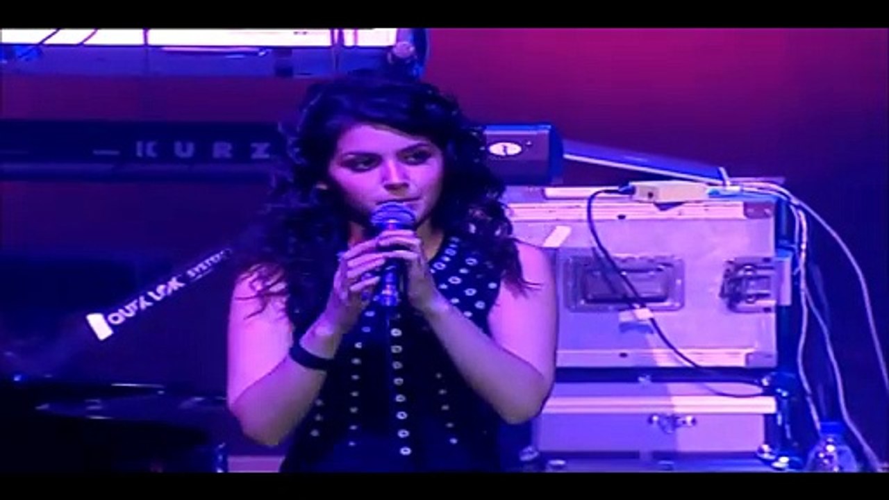 KATIE MELUA — “I Think It's Going To Rain Today” | (from “KATIE MELUA: IN CONCERT”) — 【Live: 2004】