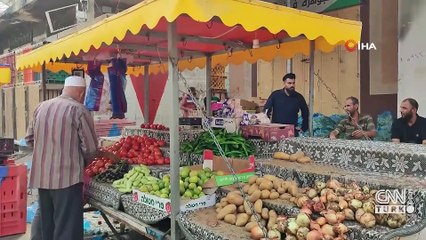 Yerle bir olan Gazze! Halk ürünlerini tezgahlarda satıyor