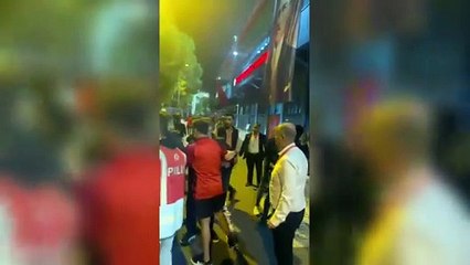 Fenerbahçe maçı sonrası ortalık bir anda karıştı! Pendiksporlu futbolcular polisle tartıştı