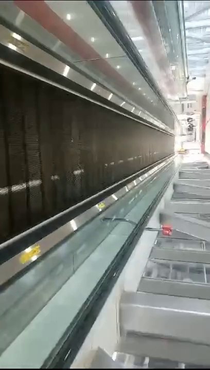 Dubai metro train