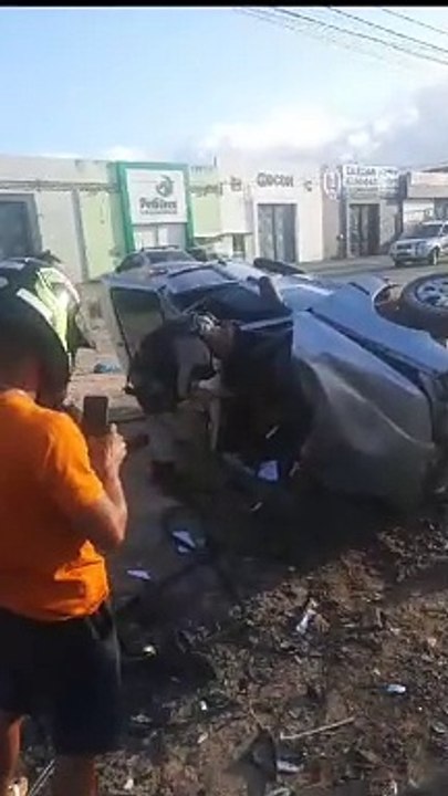 Acidente na Via Expressa deixa passageiro preso às ferragens