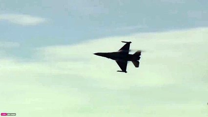 SOLOTÜRK köprünün altından geçti