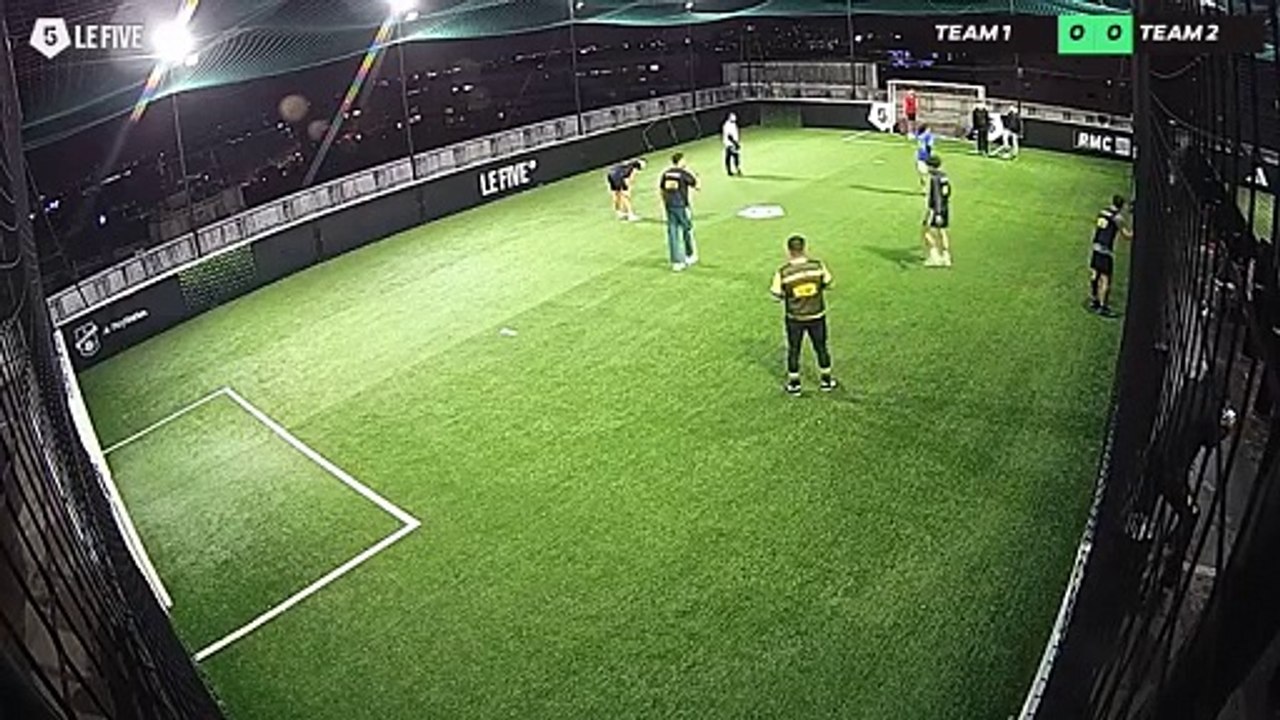 Nicolas 29/10 à 19:36 - Football Extérieur (LeFive P18)