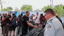 Israele, le Autorita' consegnano armi ai volontari civili