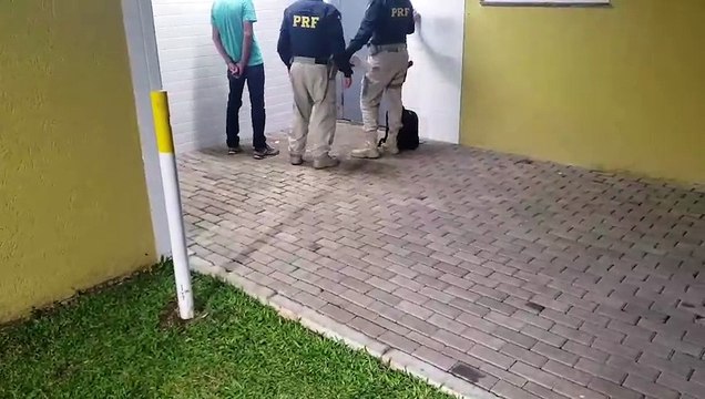 Homem é preso pela PRF e dois veículos são encaminhados para a Delegacia