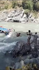 دریائے کنہار بالاکوٹ کے مقام پر ٹرک دریا میں جا گرا