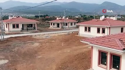 Sınırın sıfır noktasında inşa edildi! Bu köy evleri hayran bırakıyor