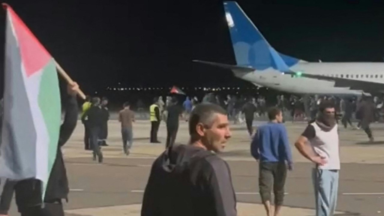 Mob in Dagestan stürmt auf der Suche nach Israelis und Juden Flughafen