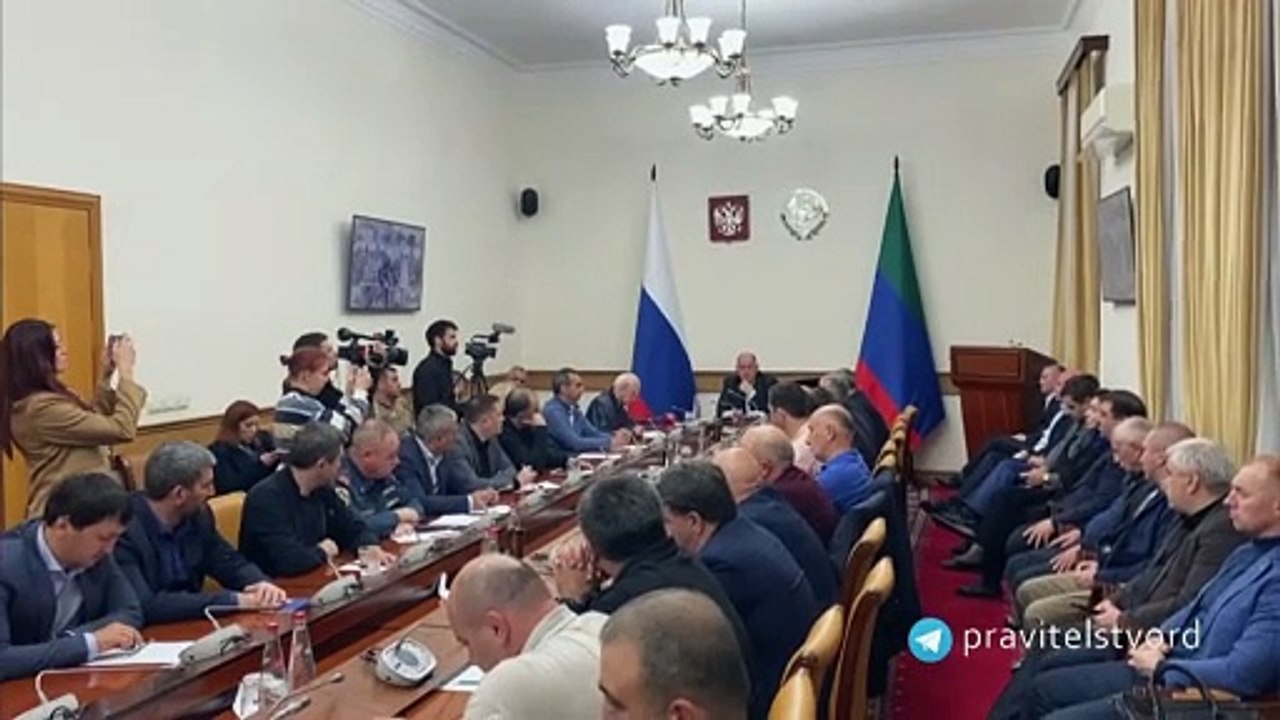 Mob in dagestan stürmt auf der suche nach israelis und juden flughafen