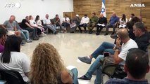 Israele, il ministro della Difesa incontra le famiglie degli ostaggi di Hamas