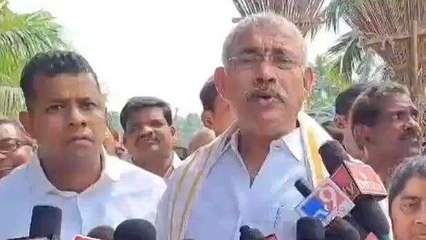 కోనసీమ జిల్లా: కుందూరులో మంత్రి వేణు.. కలెక్టర్ శుక్లా పర్యటన