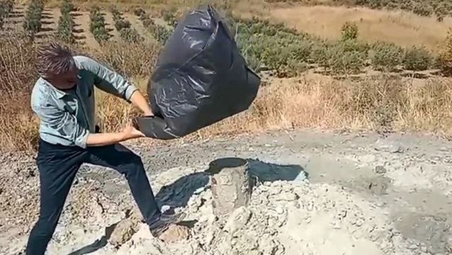 Bölge halkı diken üstünde! Su ararken gaz buldular, poşete doldurup tehlikeli bir test yaptılar