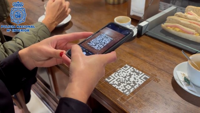 La Policía alerta de una estafa cometida a través de los códigos QR en bares