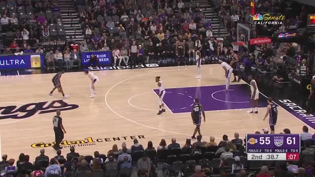 Fox sends Reaves searching with step back jumper