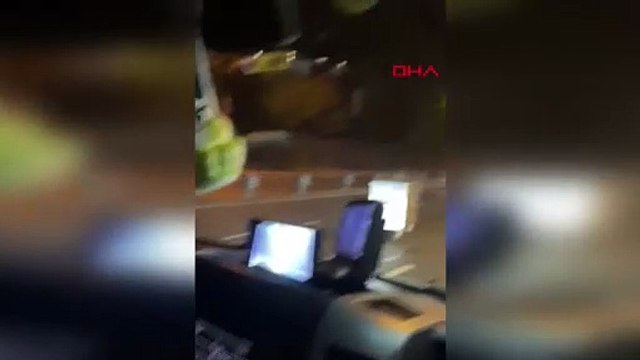 Yokuş aşağı kayan çöp konteynerini durdurmak için peşinden koştular