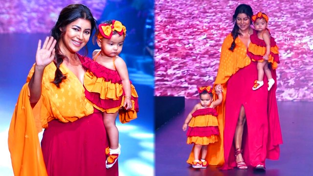 Debina Bonnerjee ने अपने बेटियों के साथ Ramp पर बिखेरा जलवा, देखिए देबिना का क्या था रियक्शन