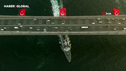 Türk donanmasının 100 gemisi İstanbul Boğazı’ndan böyle geçti!