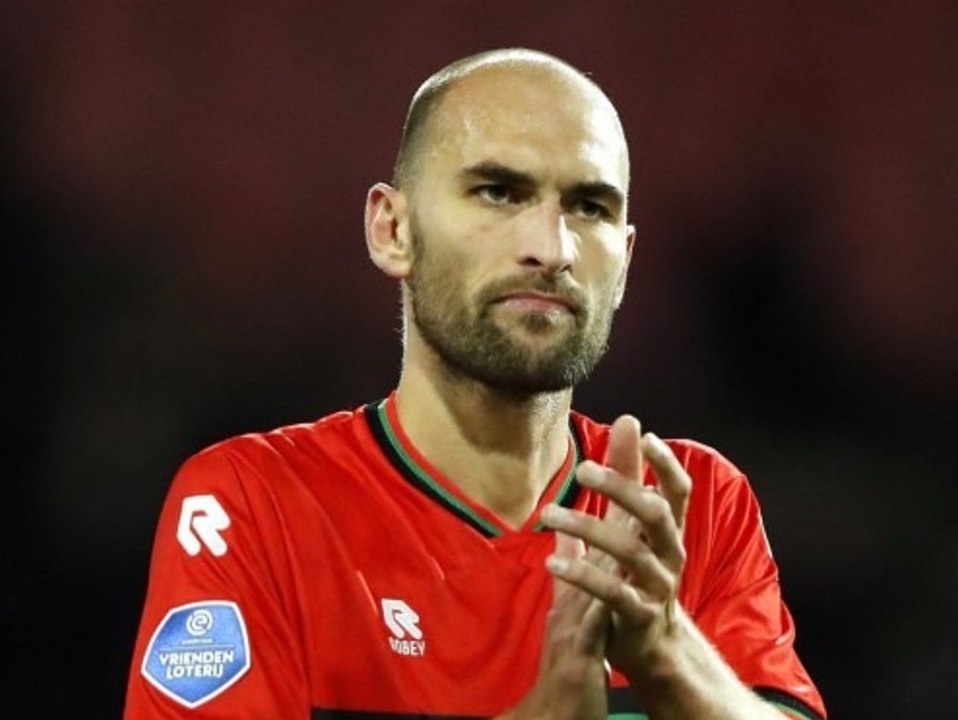 Nach Zusammenbruch: Fußball-Profi Bas Dost gibt Update aus der Klinik