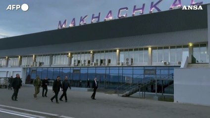 Assalto aeroporto russo, il governatore del Daghestan visita lo scalo di Makhachkala