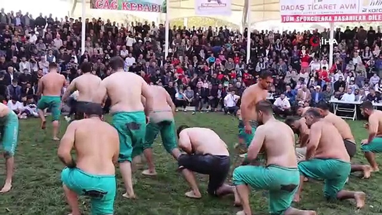 Erzurum'da düzenlenen Cumhuriyet Karakucak Güreşleri'nde Fatih Yaşarlı başpehlivan oldu