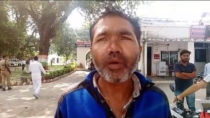 Video: न्याय की गुहार लगाना पड़ा भारी, बर्बरता से पीटने लगा चौकी इंचार्ज