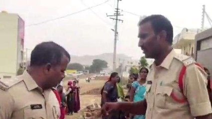 శ్రీ సత్యసాయి జిల్లా: ఎమ్మెల్యే ఇంటి వద్ద ఉద్రిక్తత... పోలీసులకు గాయాలు