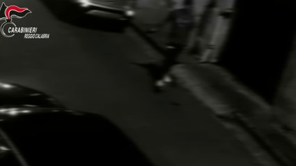 Скачать видео: Spari in strada nel reggino, denunciato 18enne