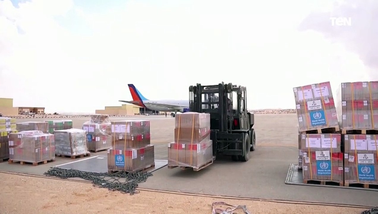 الهلال الأحمر المصري يسلم نظيره الفلسطيني الدفعة السابعة من المساعدات الانسانية العاجلة من معبر رفح