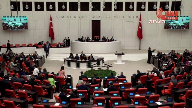 MHP'li Meclis Başkanvekili Celal Adan, HEDEP'li Sırrı Sakık'ın konuşmasının ardından küfür etti