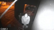 Vídeos de vigilância mostram assaltantes em ação em café em Santa Rita