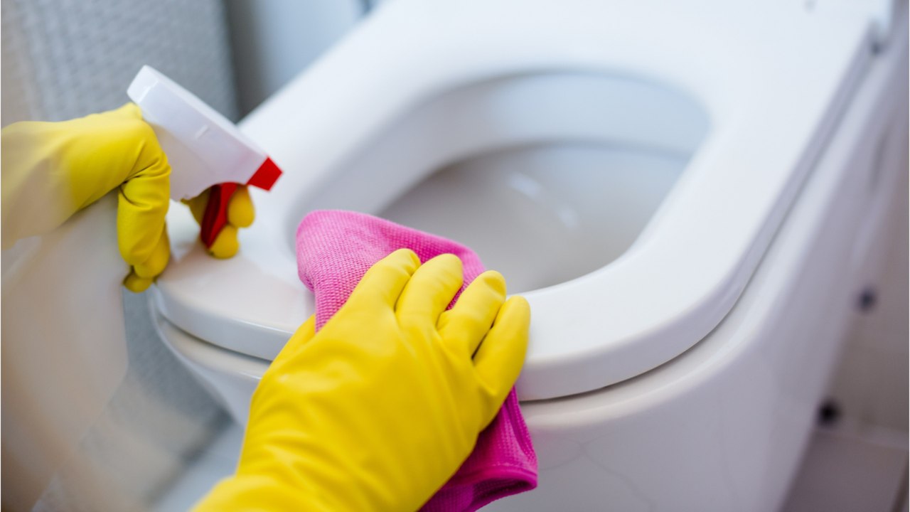 WC desinfizieren: Wann Sie ihr Bad nicht nur putzen sollten