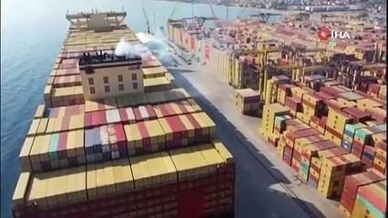 Dünyanın en büyük konteyner gemisine 'Türkiye' adı verildi