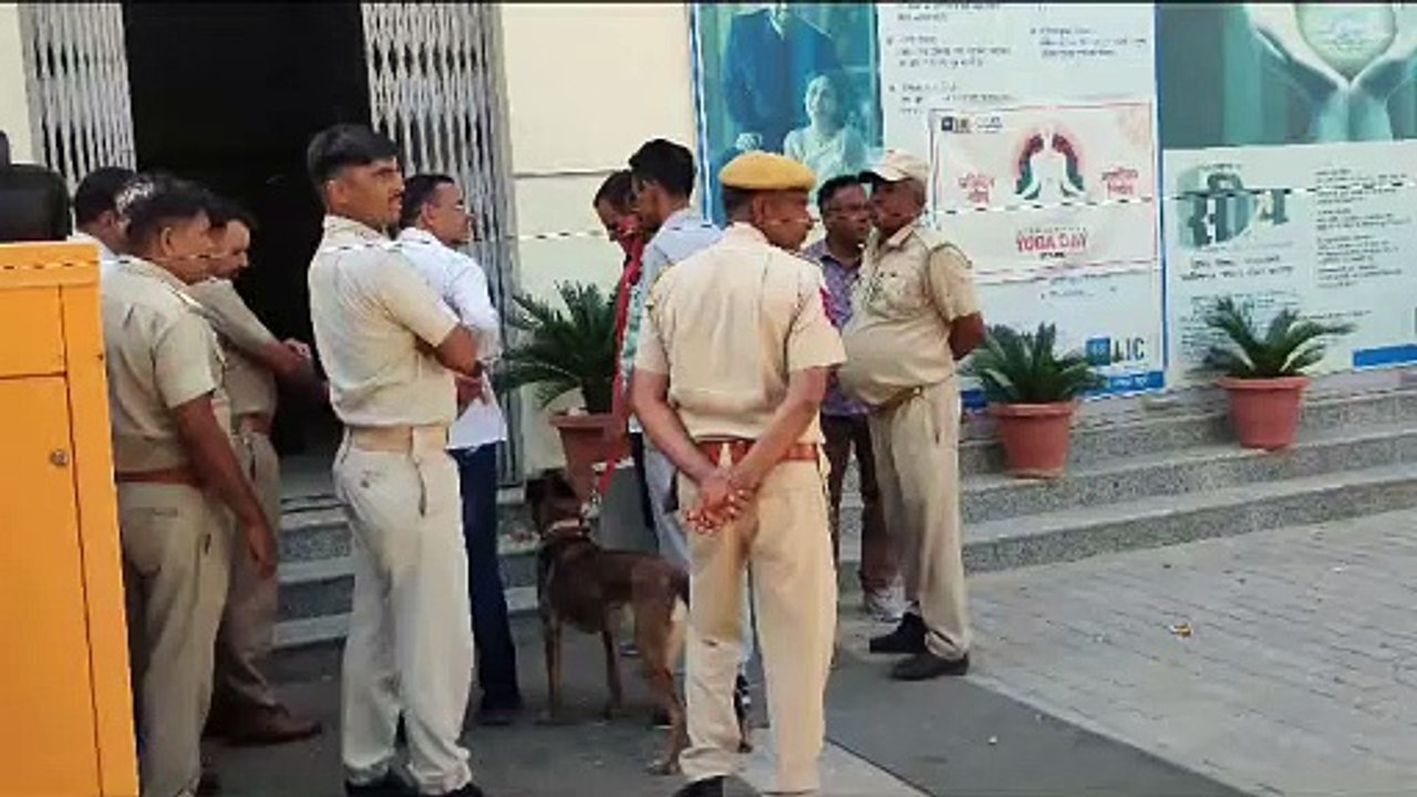 LIC ऑफिस में बड़ी चोरी, डबल लॉक वाली तिजोरी से 18.70 लाख रुपए गायब