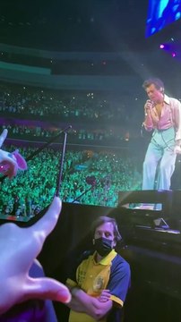 Harry Styles What Makes You Beautiful Performance from Love on Tour