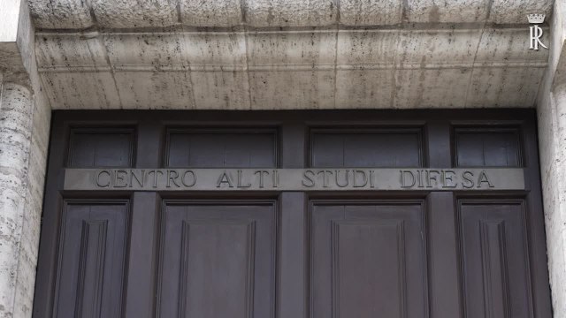Mattarella alla cerimonia di consegna della Bandiera di Istituto del Casd