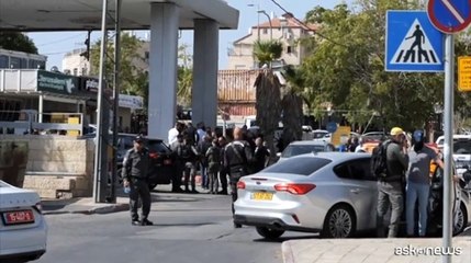 Accoltellato agente a Gerusalemme, la polizia uccide l'assalitore