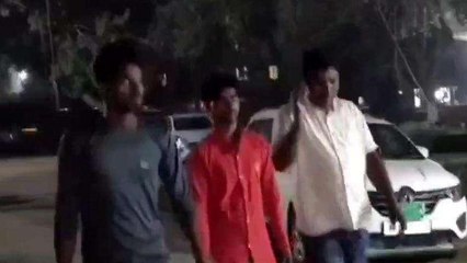 पूर्णिया: चोरी करते चोर को ग्रामीणों ने पकड़ा, किया पुलिस के सुपुर्द, देखें वीडियो