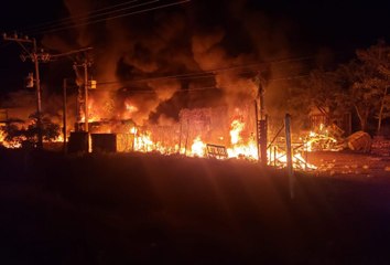 Encapuchados le prenden fuego a recicladora en Ixtapa