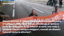 Manifestazione a Bologna, automobilisti spostano i manifestanti