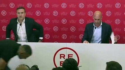 FIFA suspende por tres años al Luis Rubiales por el beso forzado