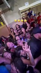 Fã desmaia após ver funkeiro sem camisa; assista