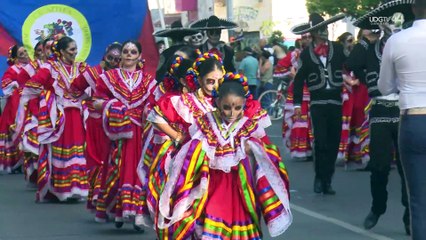 Más de 15 mil personas asisten al Desfile de Catrinas y Catrines en el Centro de Guadalajara
