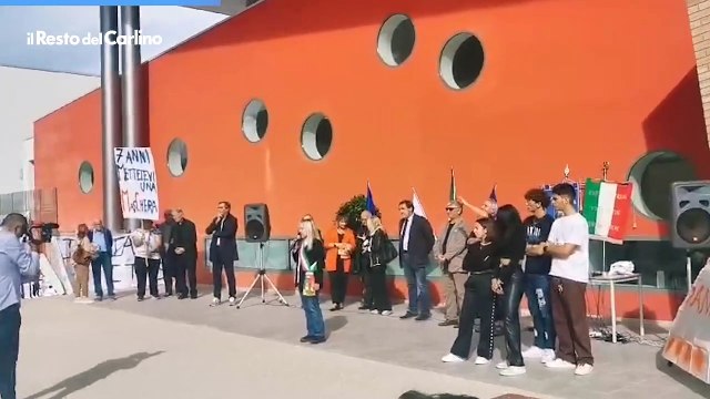 Ricostruzione lumaca a San Severino, cardinale e vescovo al corteo degli studenti: Ridateci la nostra scuola