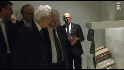 Video herunterladen: Mattarella all'inaugurazione della mostra 