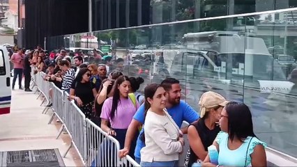 Caraqueños se fueron hasta Las Mercedes para adquirir sus entradas para el concierto de Karol G.