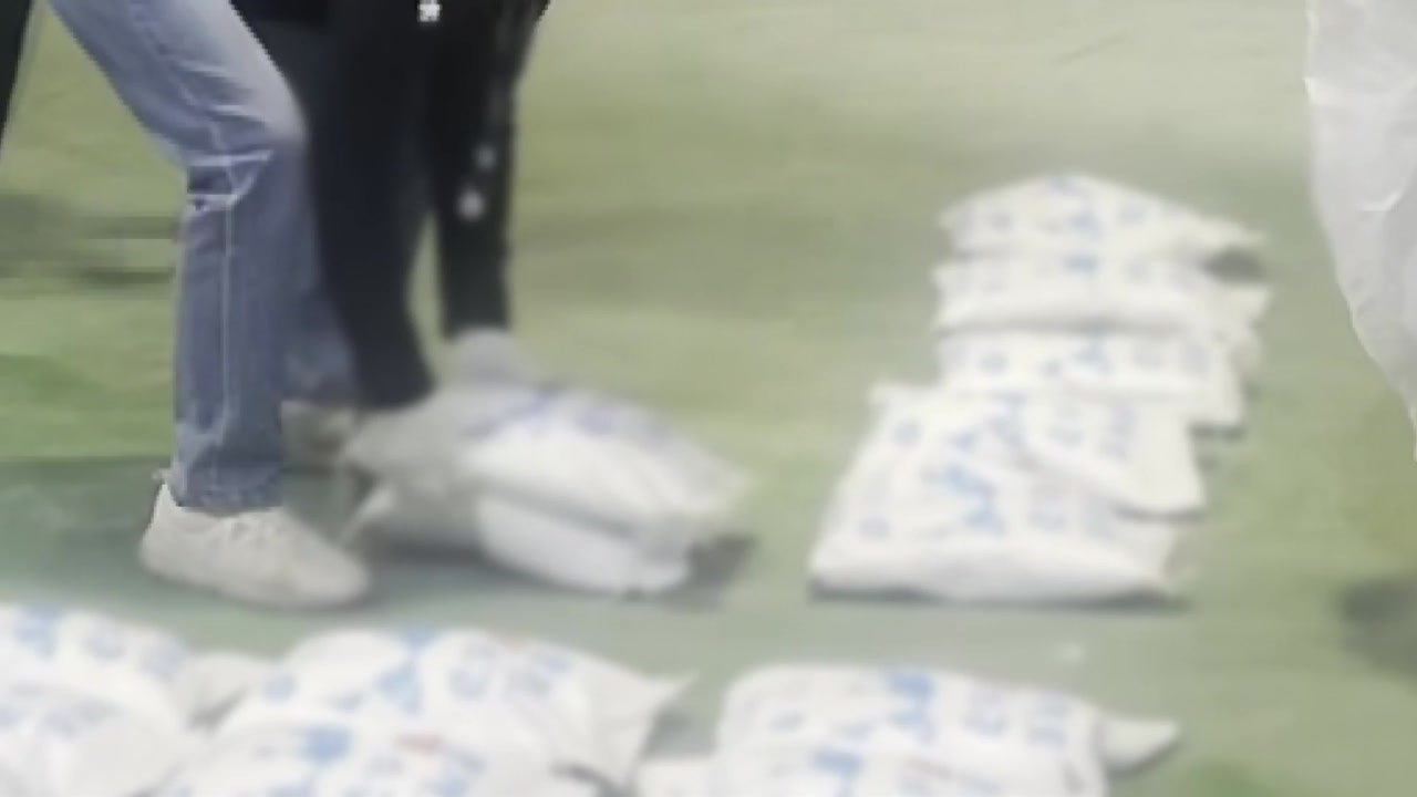 수입 소금 섞고 가공해 '가짜 꽃소금' 판 업체 적발 / YTN